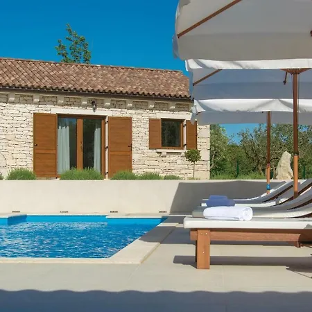 Three-bedroom Holiday In Porec Zuzici