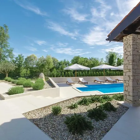 Three-bedroom Holiday In Porec בית נופש
