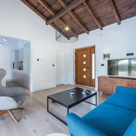 Three-bedroom Holiday In Porec בית נופש Zuzici