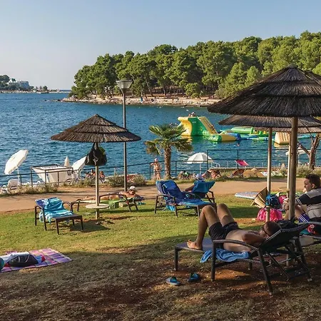 Three-bedroom Holiday In Porec Zuzici