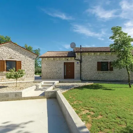 Ferienhaus Three-bedroom Holiday In Porec *